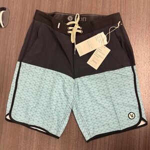Vuori Cruise Board Shorts - Men's Size 30 - Glacier Hex Block Black Blue Swim